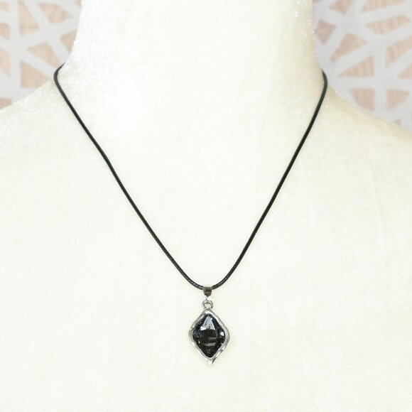 Lexie Sapphire Gray Rhombus Crystal Charm Pendant Leather Necklace Gift Boxed - Picture 4 of 11